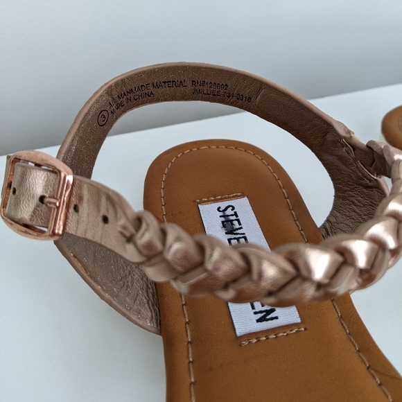STEVE MADDEN Sandals - Picture 7 of 11